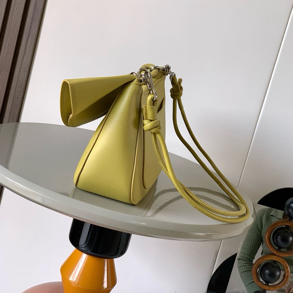 L0ew* Medium Ola bag in smooth calfskin(HIGH-END GRADE)