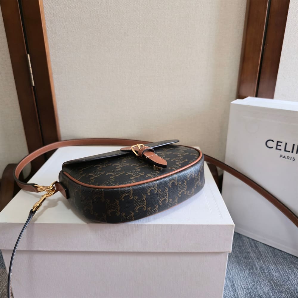 Ce1i*e FOLCO SHOULDER BAG IN Triomphe Canvas and Calfskin