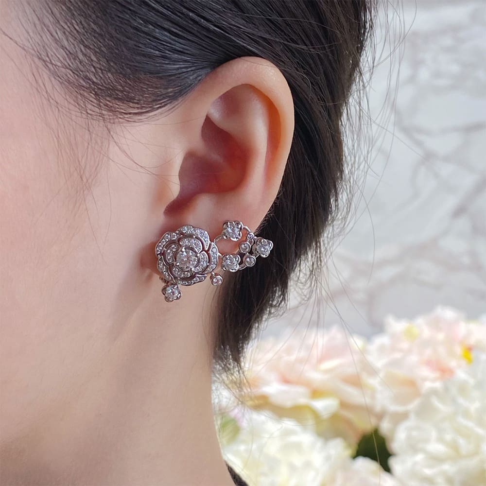 Ch**el BOUTON DE CAM??LIA HANGING EARRINGS