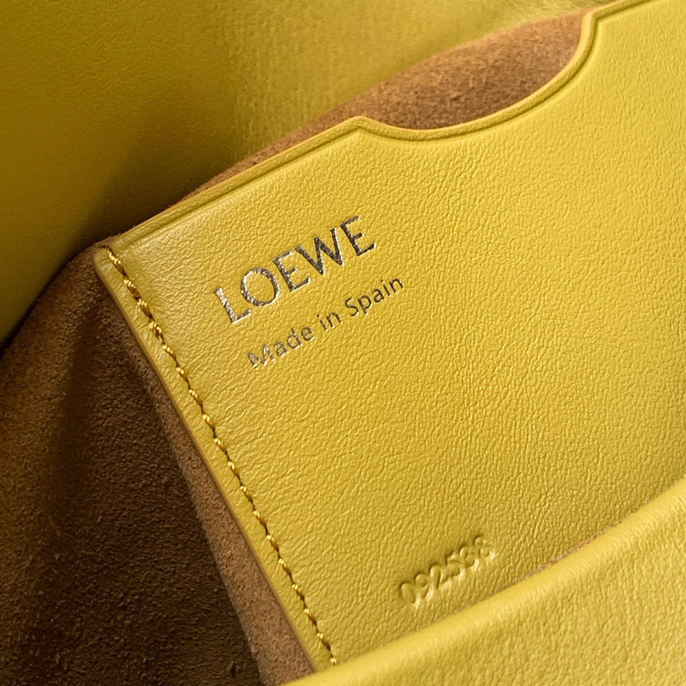 L0ew* Medium Ola bag in smooth calfskin(HIGH-END GRADE)