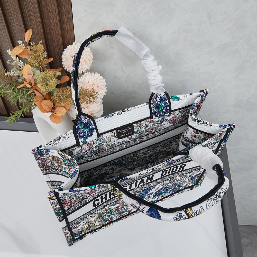 D10r Lucky Medium D10r Book Tote