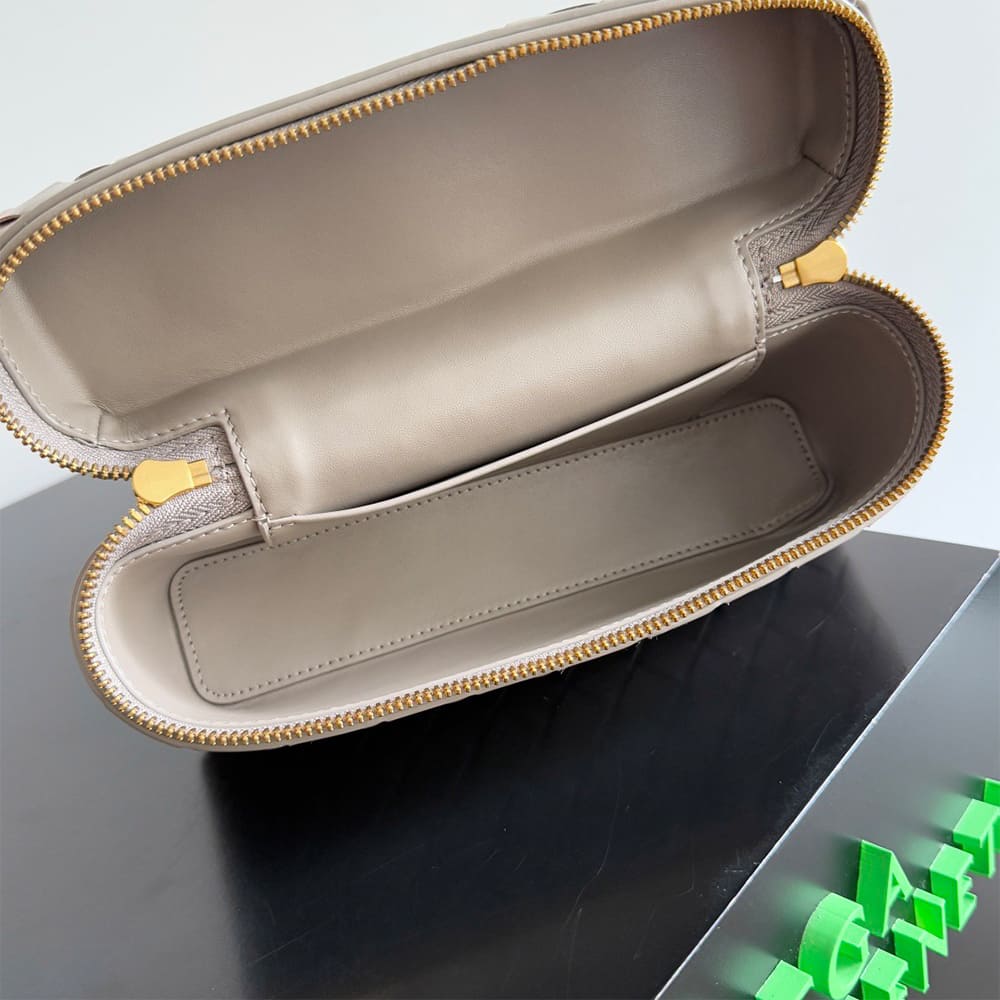 B0tt*ga Ven*ta Bang Bang Vanity Case(high-end grade)