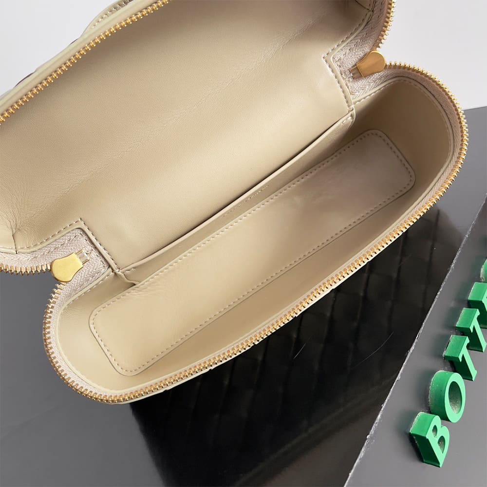 B0tt*ga Ven*ta Bang Bang Vanity Case(high-end grade)