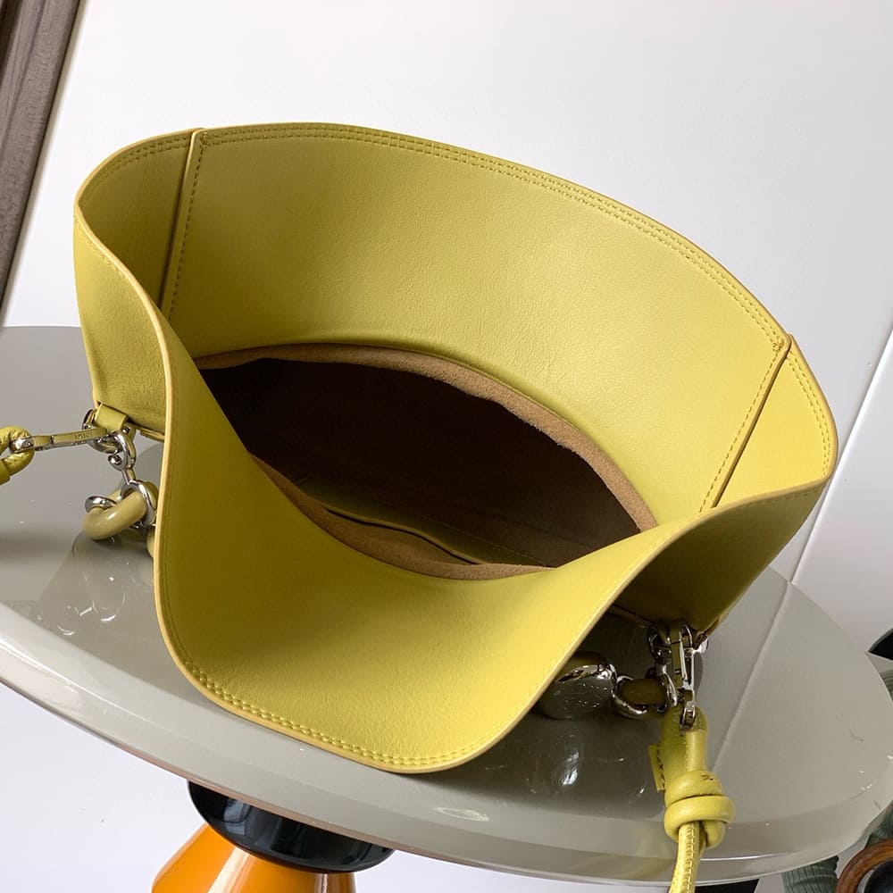 L0ew* Medium Ola bag in smooth calfskin(HIGH-END GRADE)