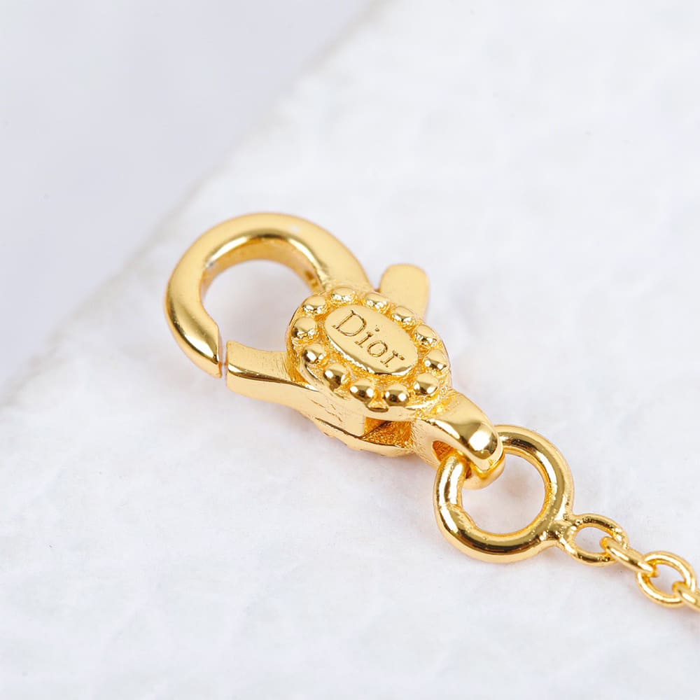 D10r necklace