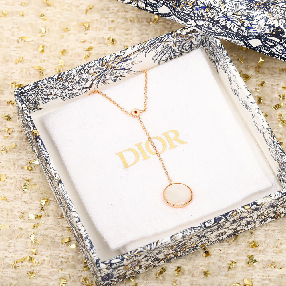 D10r necklace