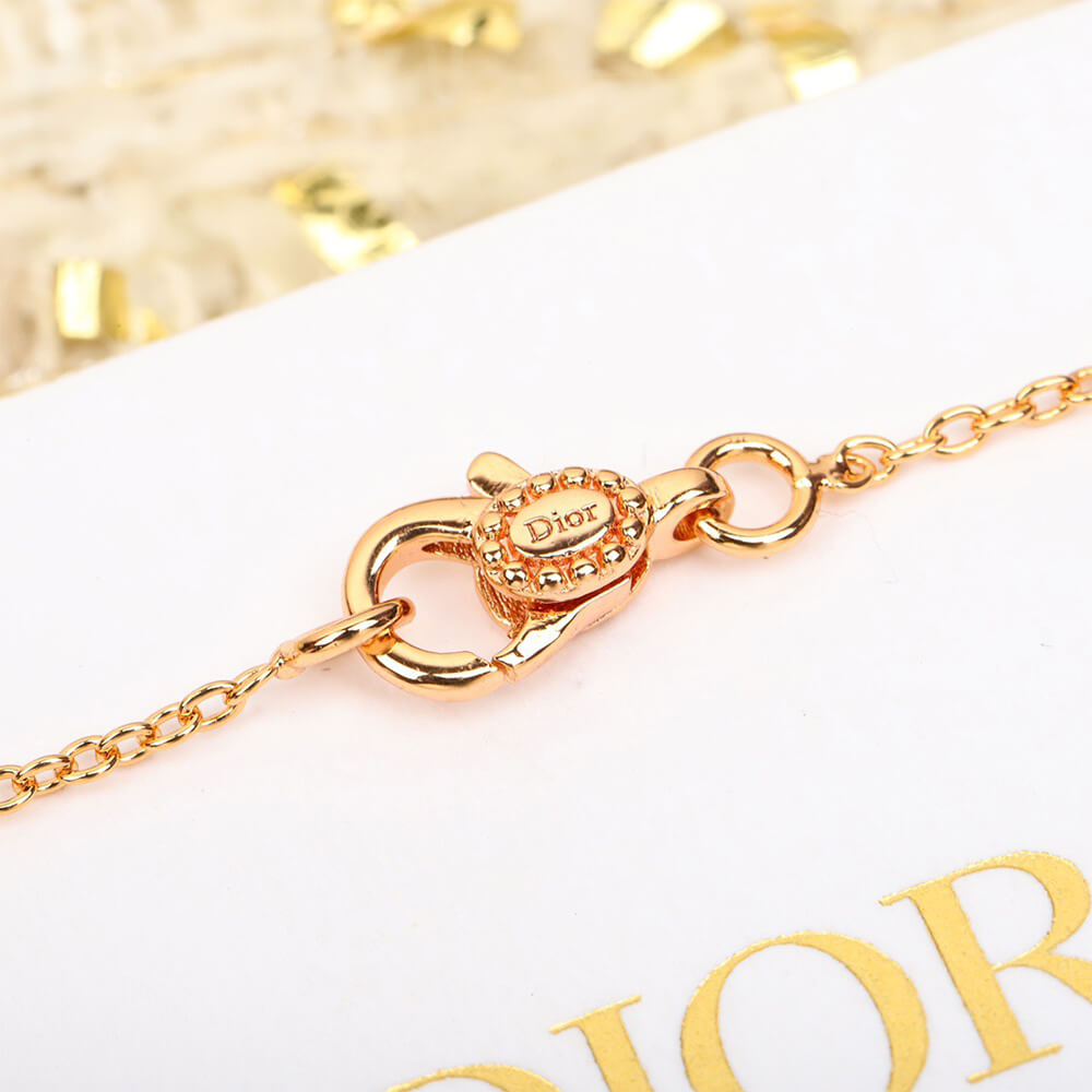 D10r necklace