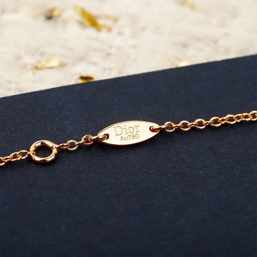 D10r necklace