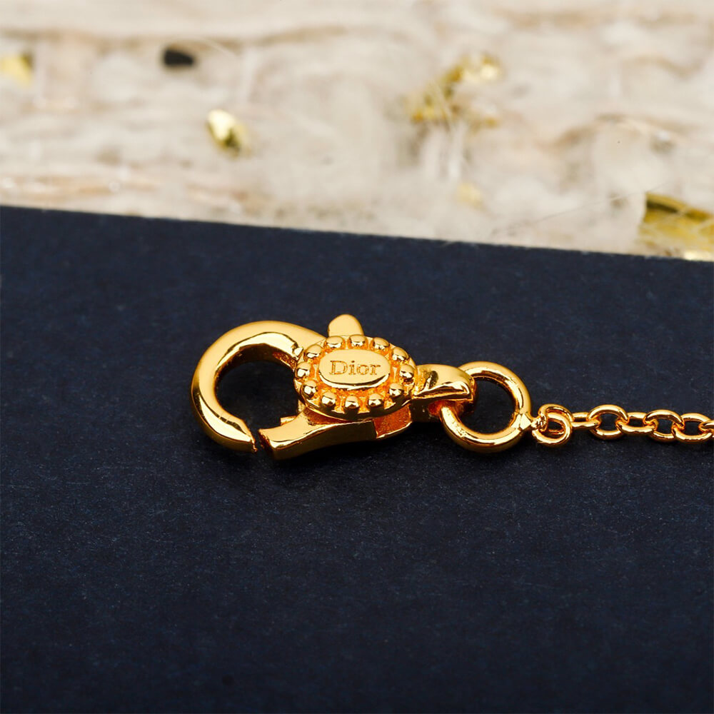 D10r necklace