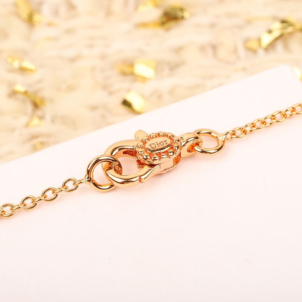 D10r necklace