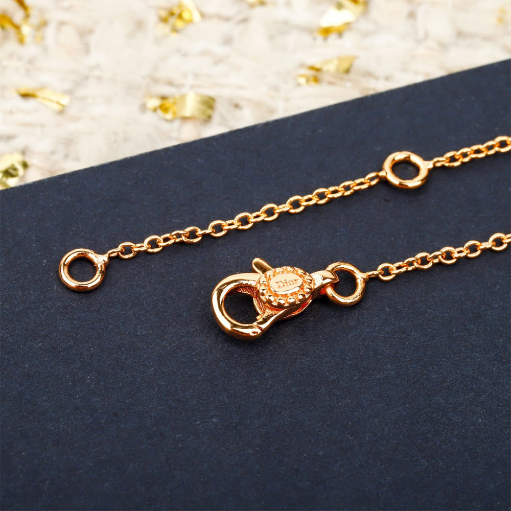 D10r necklace