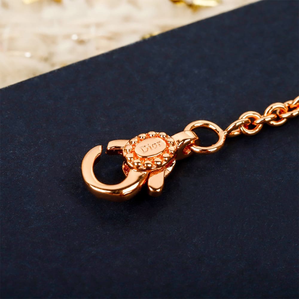 D10r necklace