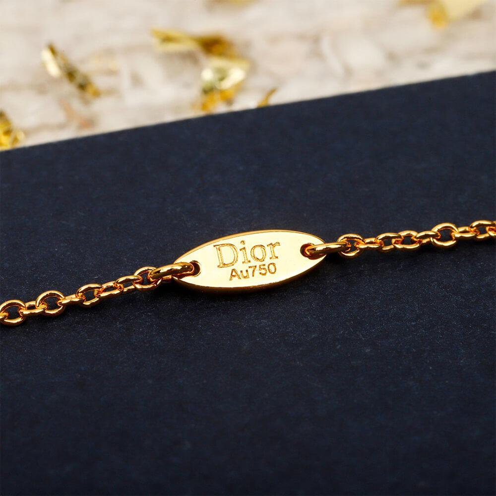 D10r necklace