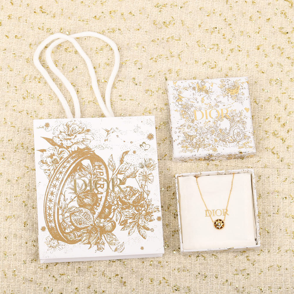 D10r necklace