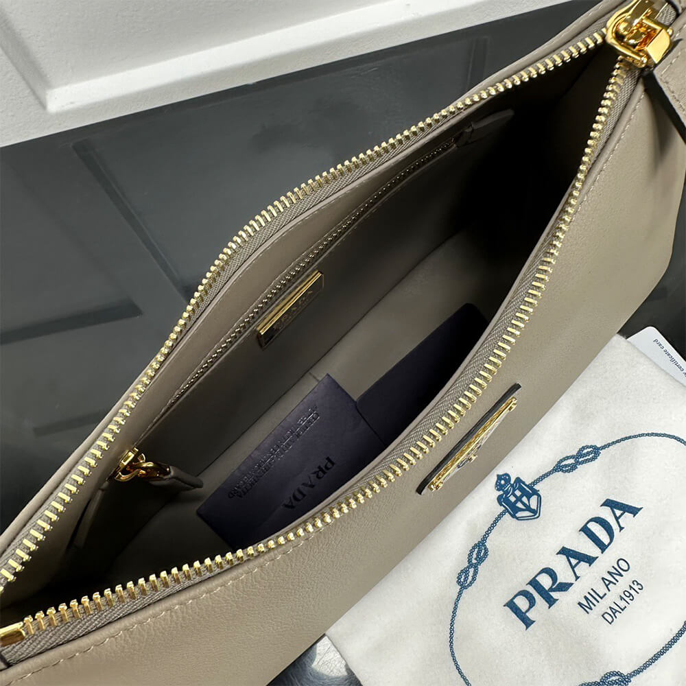Pra*a Aimee medium leather shoulder bag