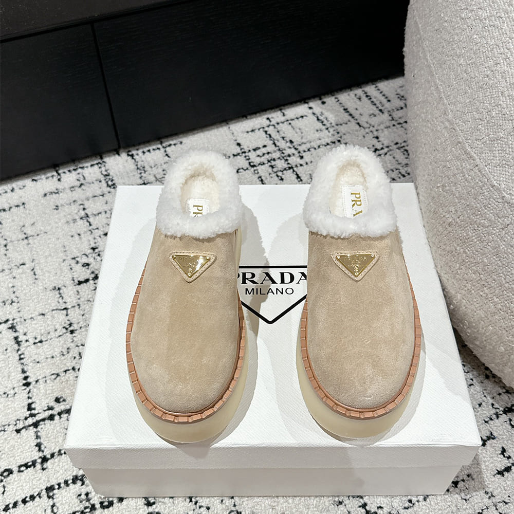 Pra*a Suede slippers