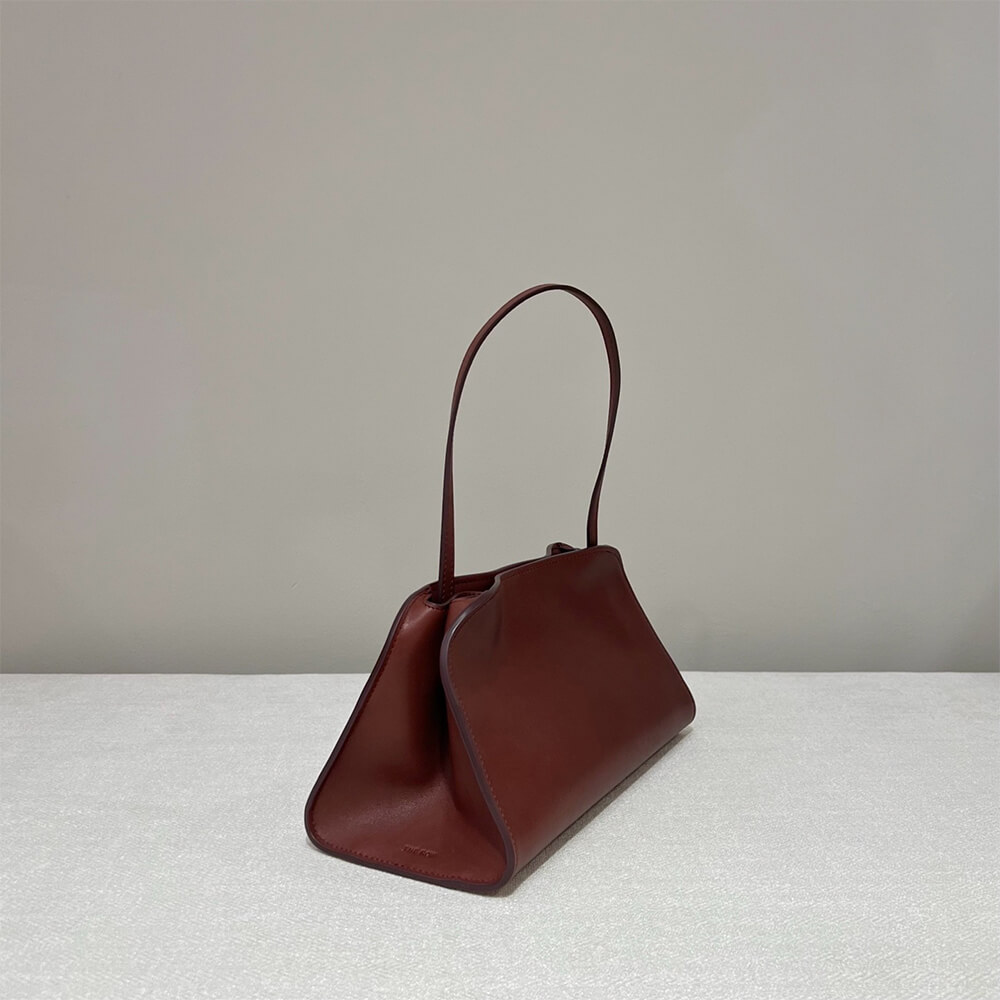 The R0w Peggy Clutch in Leather(HIGH-END GRADE)