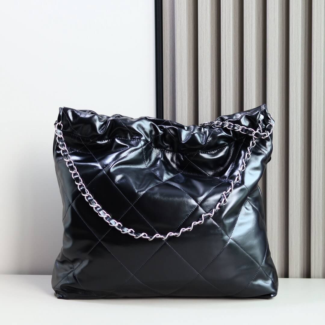 Ch**el 22 SMALL HANDBAG(TAX-FREE GRADE)