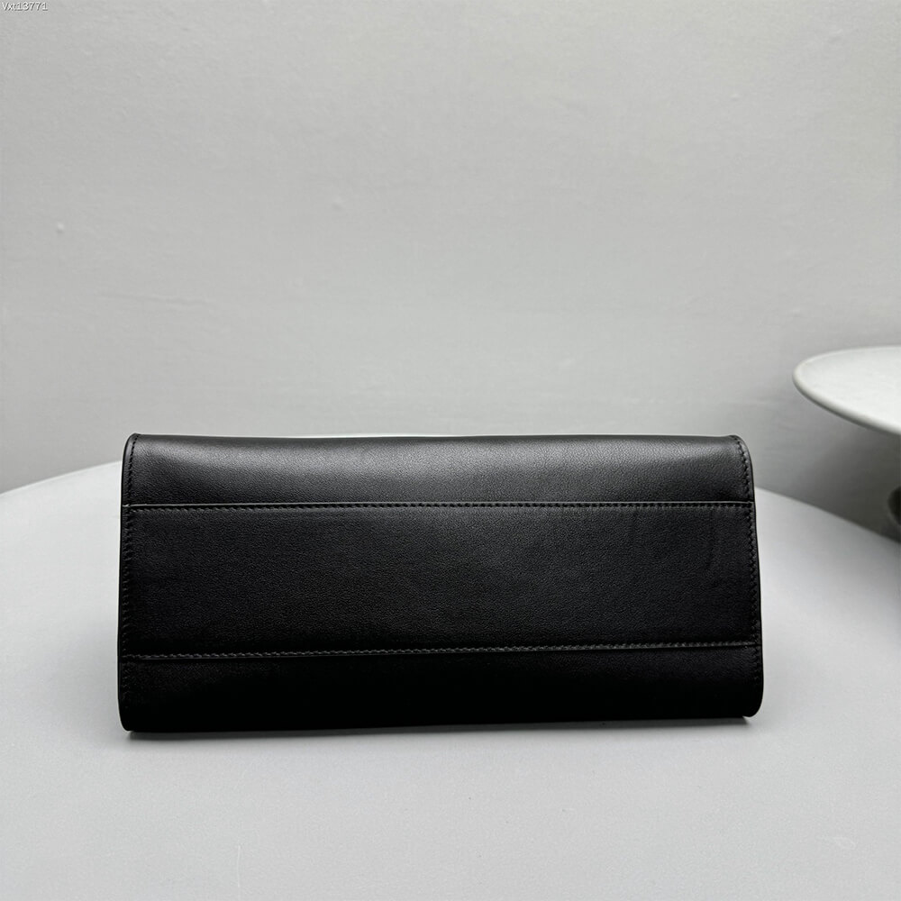 The R0w Peggy Clutch in Leather(HIGH-END GRADE)