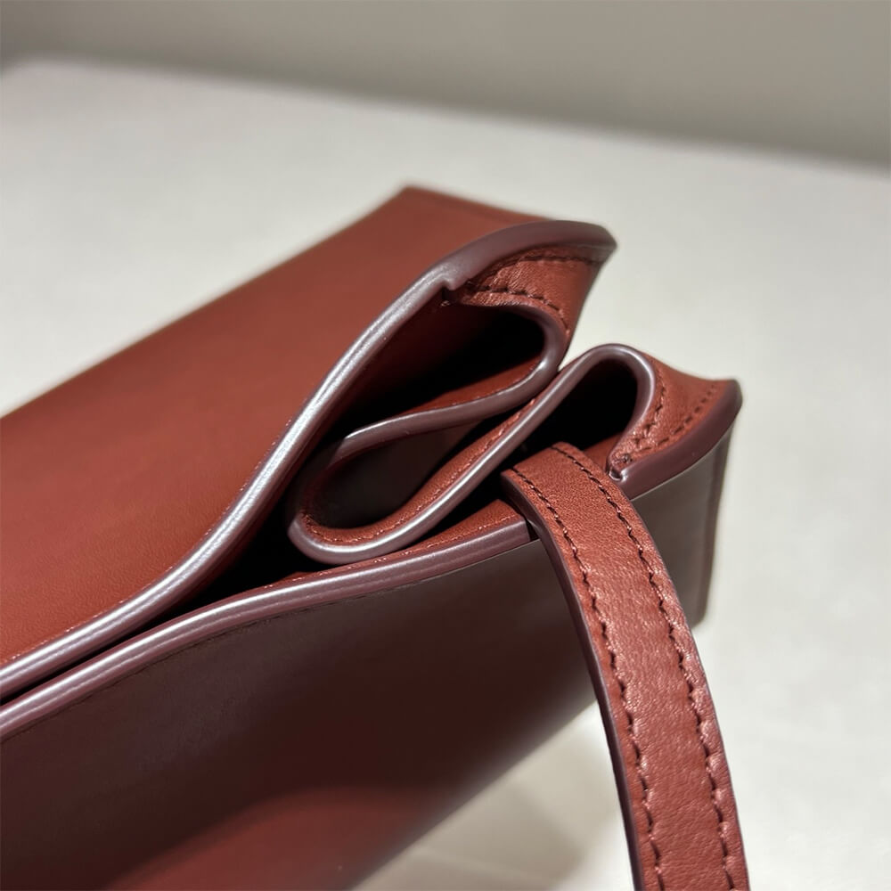 The R0w Peggy Clutch in Leather(HIGH-END GRADE)