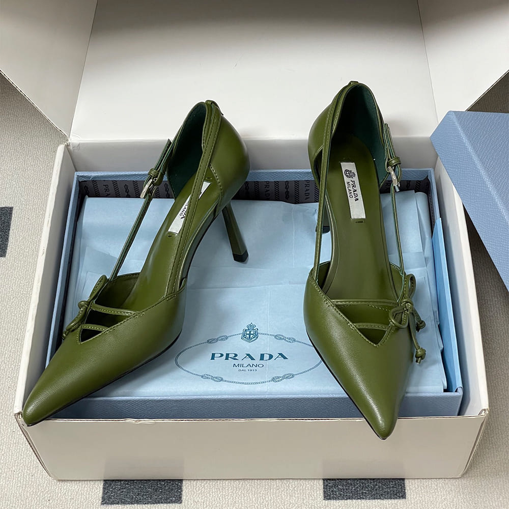 Pra*a Open-side leather pumps