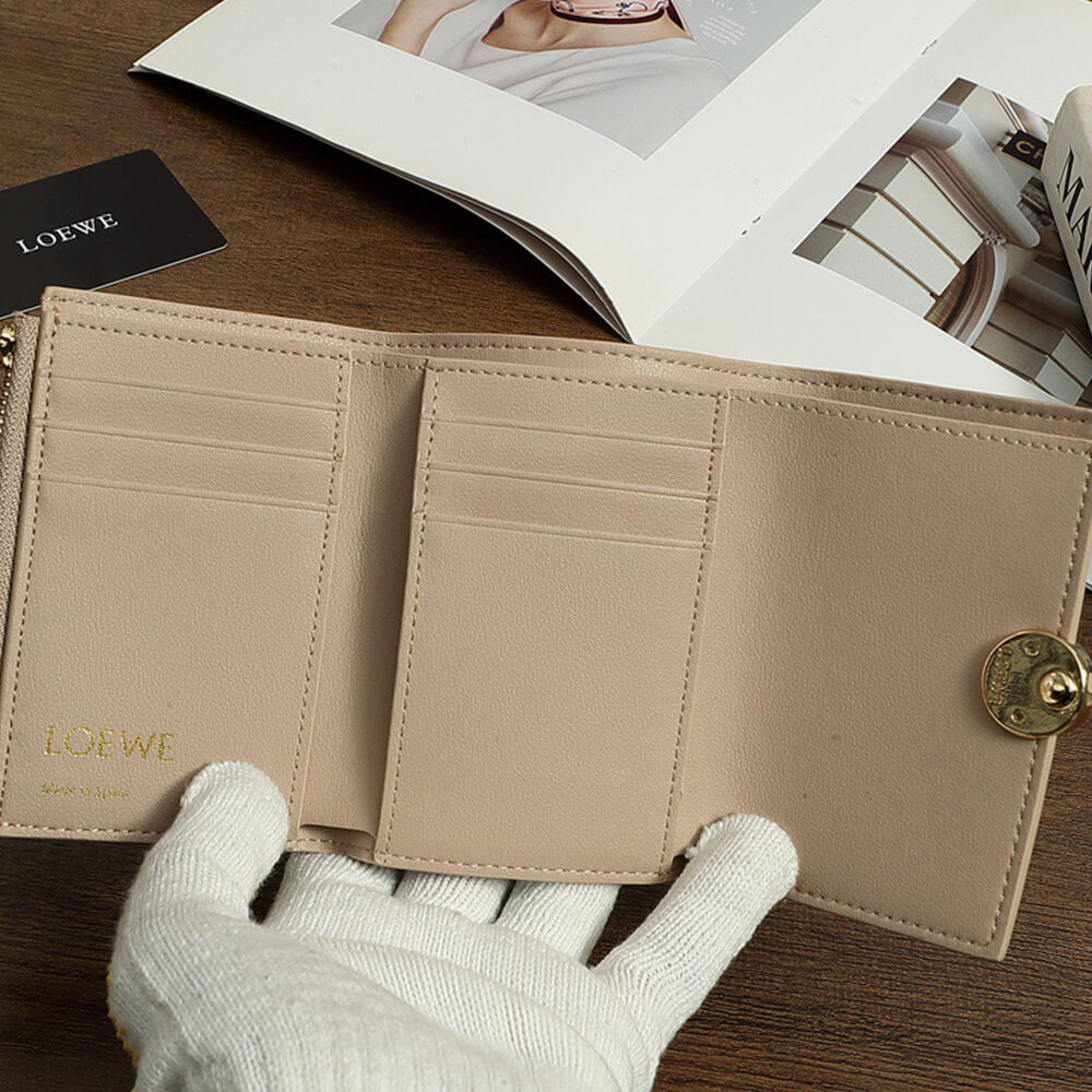L0ew* Pebble small vertical wallet in shiny nappa calfskin(HIGH-END GRADE)