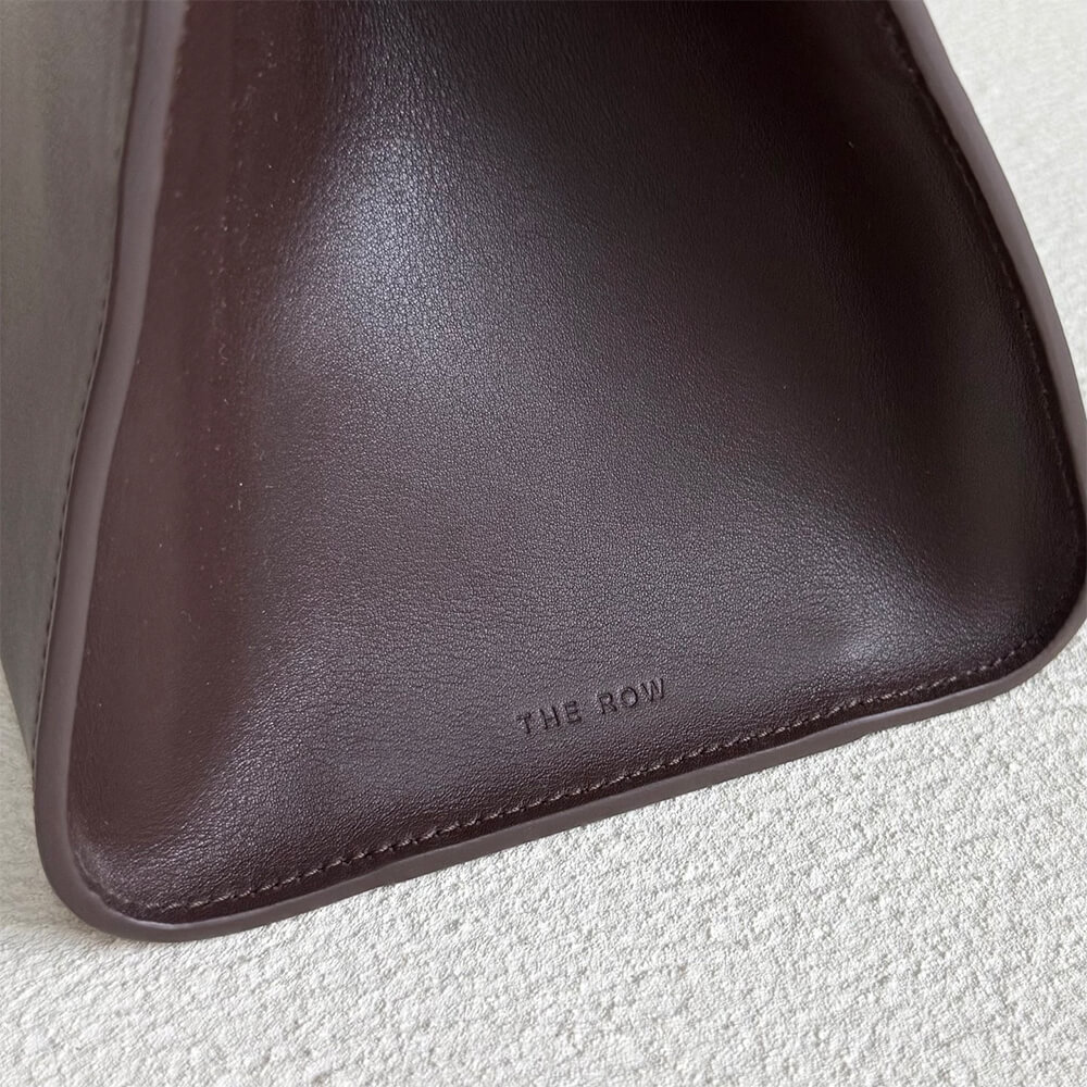 The R0w Peggy Clutch in Leather(HIGH-END GRADE)