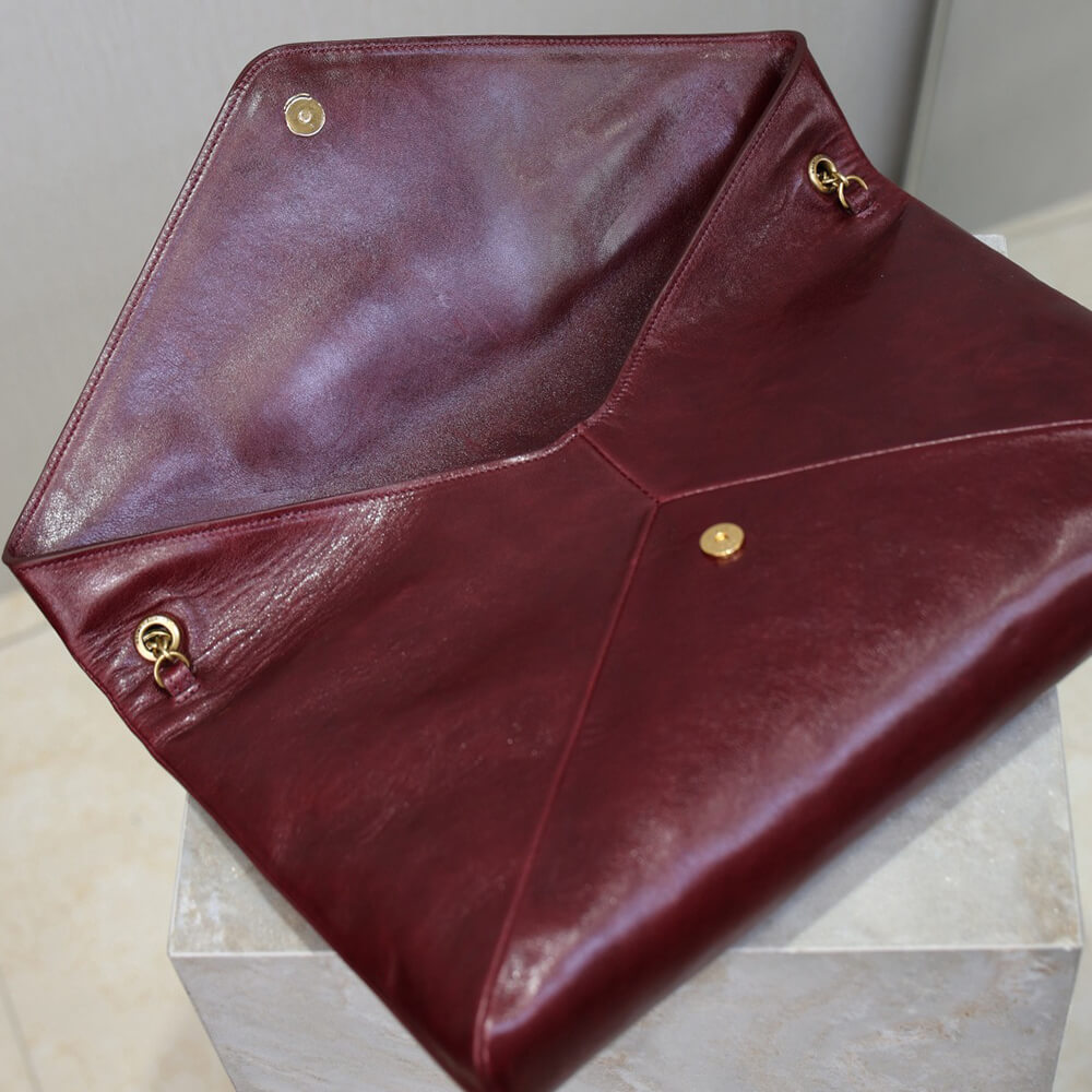 Y51 CASSANDRE XXL pouch on chain in shiny leather