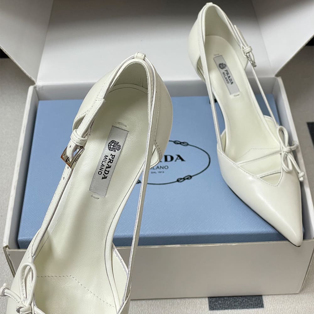 Pra*a Open-side leather pumps