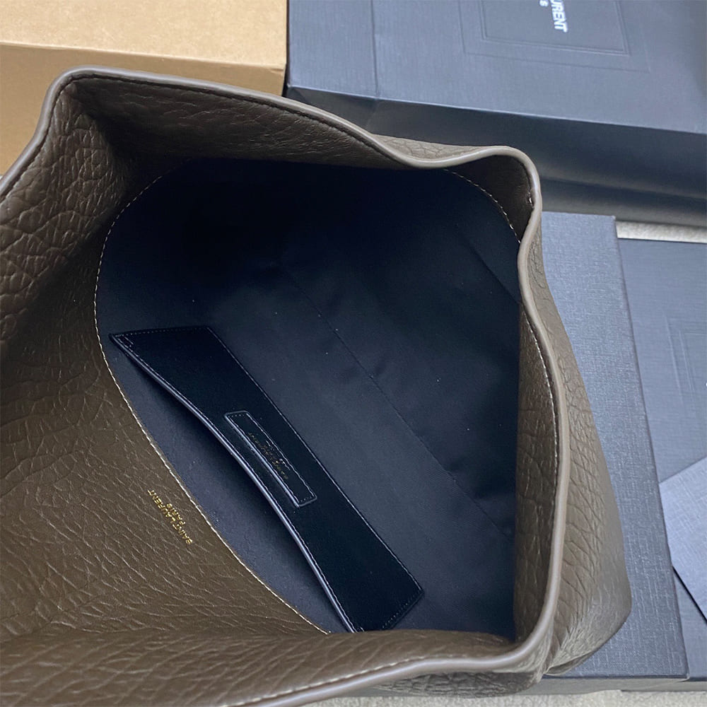 Y51 CASSANDRE large envelope pouch in lambskin
