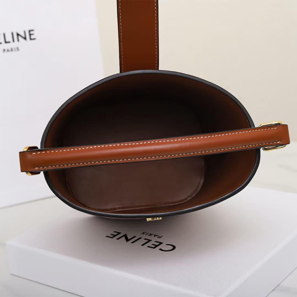 Ce1i*e SMALL BUCKET L0visE IN SMOOTH CALFSKIN(HIGH-END GRADE)