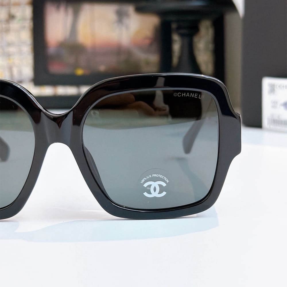 Ch**el Square Sunglasses