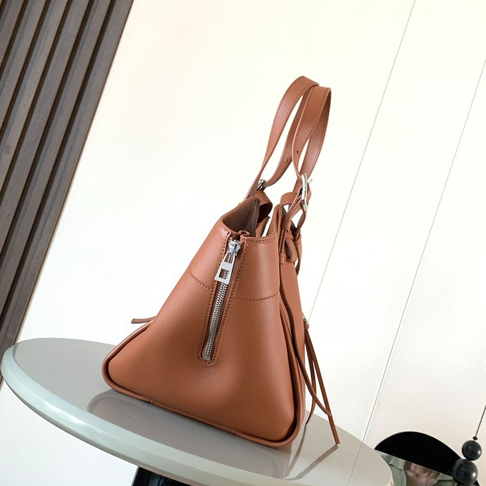 L0ew* Hammock Flip bag in classic calfskin(HIGH-END GRADE)