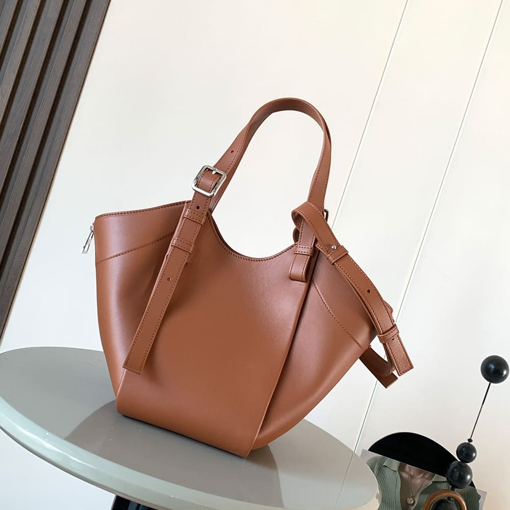 L0ew* Hammock Flip bag in classic calfskin(HIGH-END GRADE)