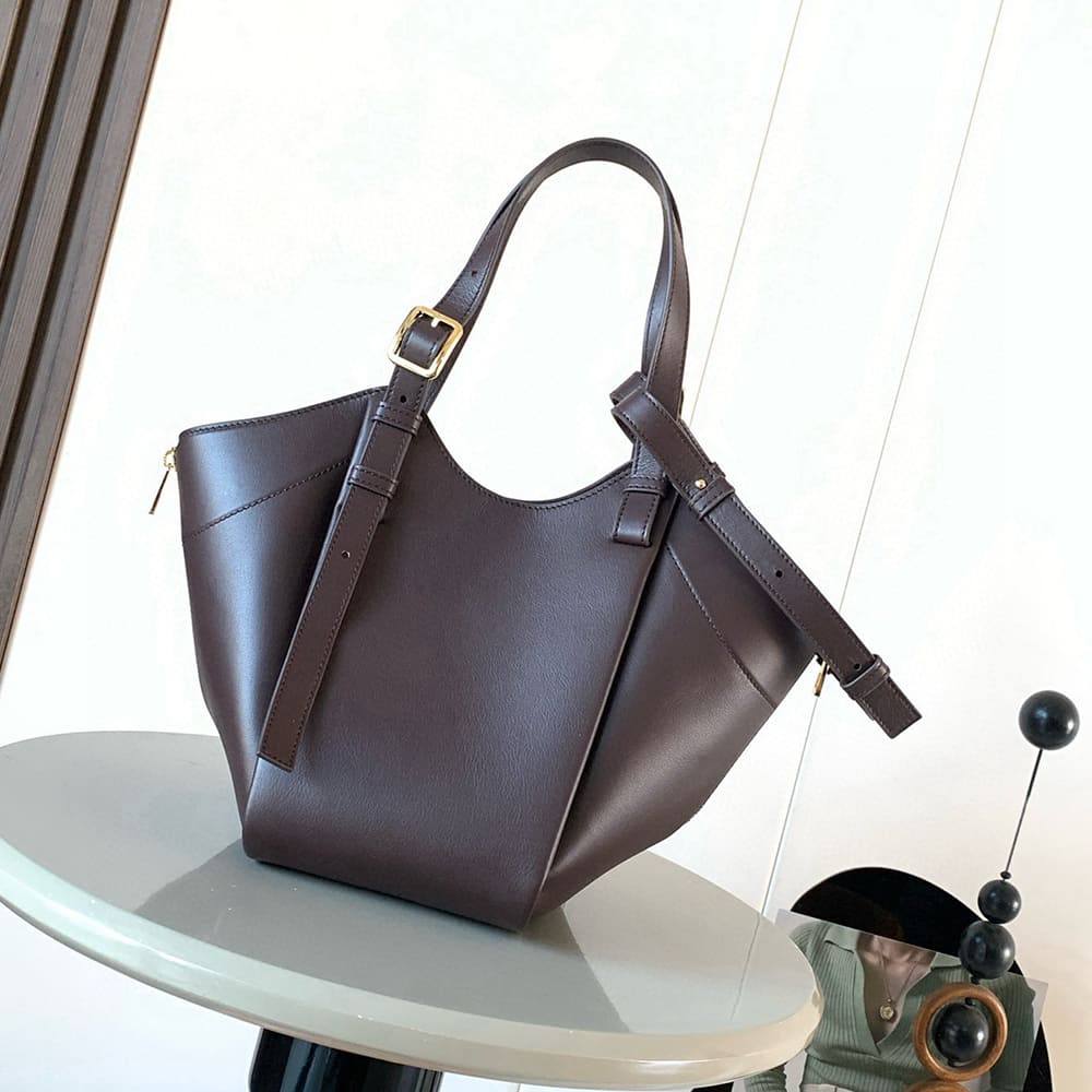 L0ew* Hammock Flip bag in classic calfskin(HIGH-END GRADE)