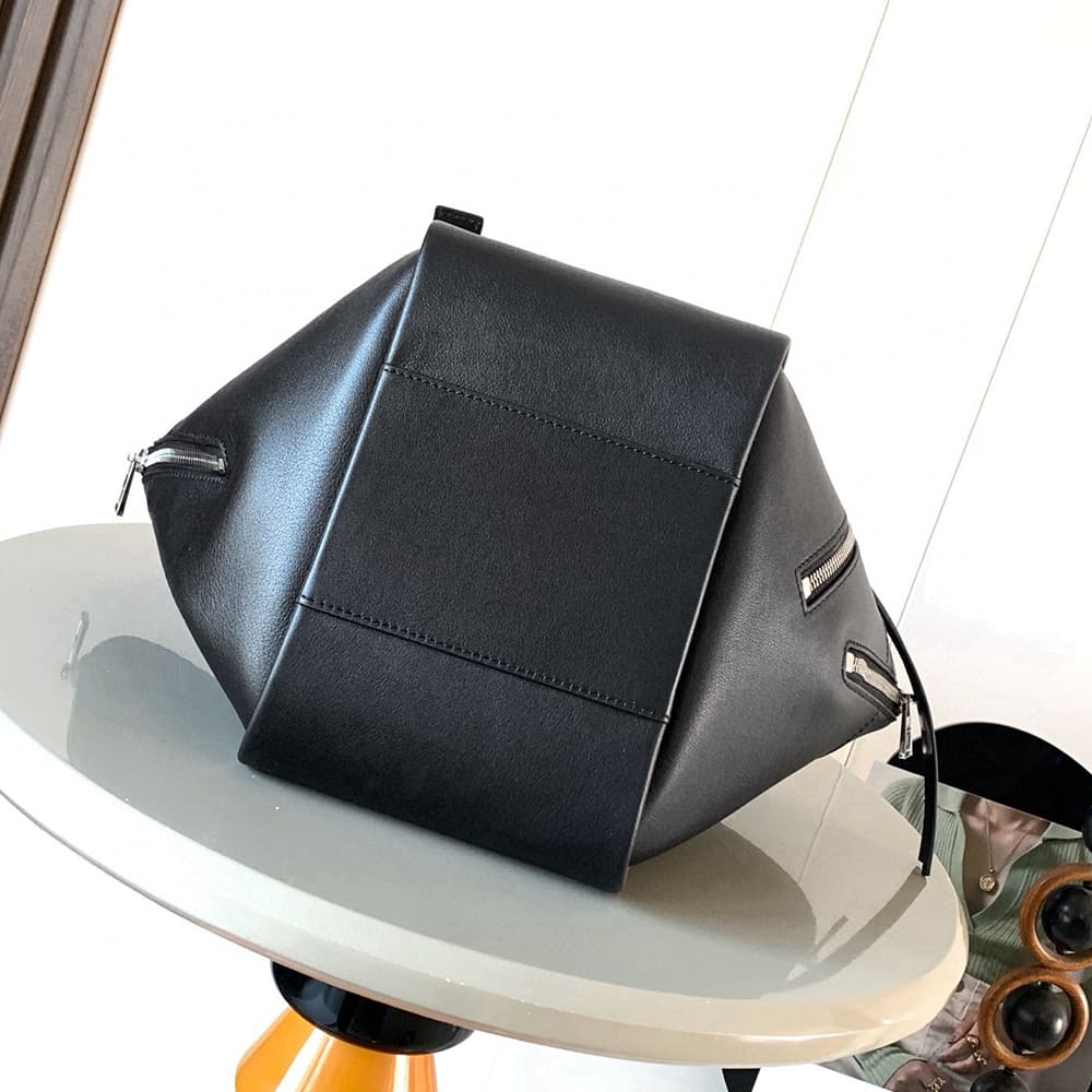L0ew* Hammock Flip bag in classic calfskin(HIGH-END GRADE)