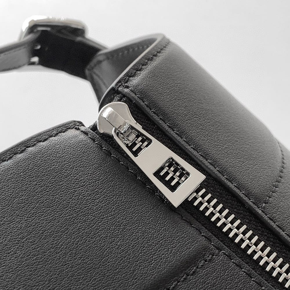 L0ew* Hammock Flip bag in classic calfskin(HIGH-END GRADE)