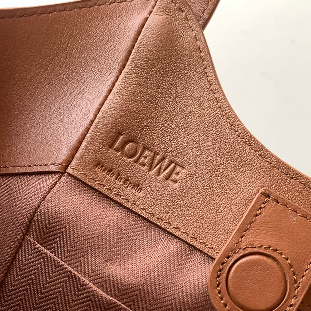L0ew* Hammock Flip bag in classic calfskin(HIGH-END GRADE)