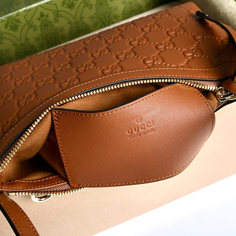 Gvc*1 GG Emblem small shoulder bag
