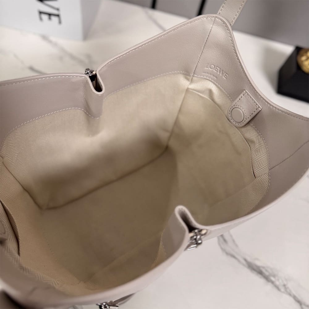 L0ew* Hammock Flip bag in classic calfskin(HIGH-END GRADE)