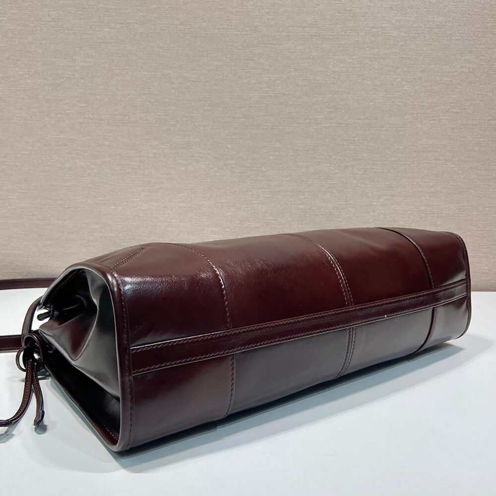 Pra*a Bonnie large leather handbag(TAX-FREE GRADE)