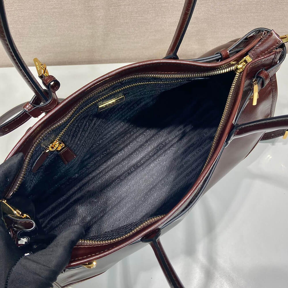 Pra*a Bonnie large leather handbag(TAX-FREE GRADE)