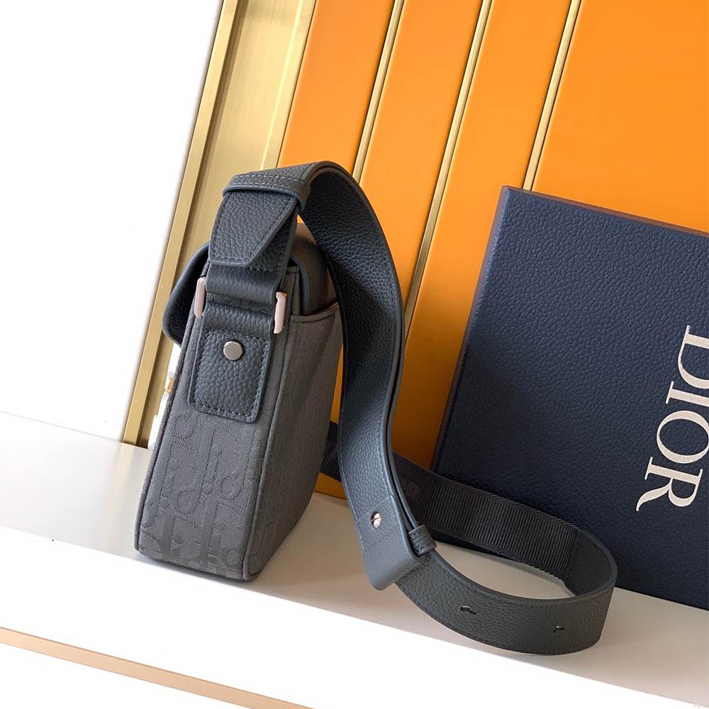 D10r Small Saddle Messenger Bag with Flap(HIGH-END GRADE)