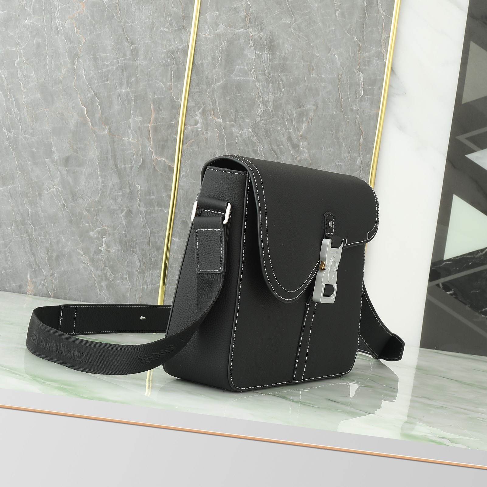 D10r Medium Saddle Messenger Bag with Flap(HIGH-END GRADE)