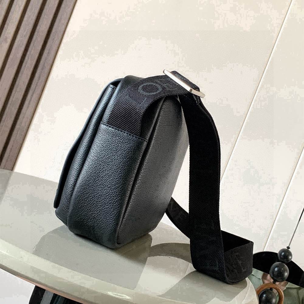L0ew* Medium Pebble messenger bag(HIGH-END GRADE)