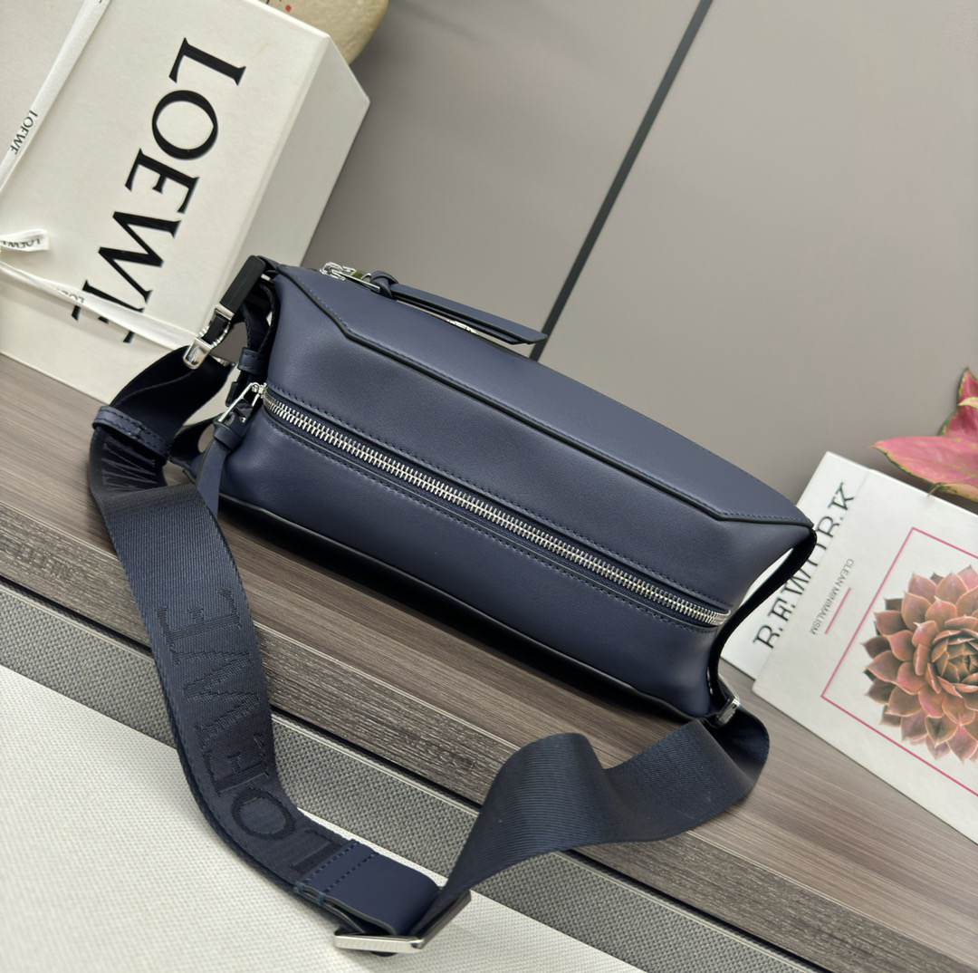 L0ew* Convertible sling in classic calfskin(HIGH-END GRADE)