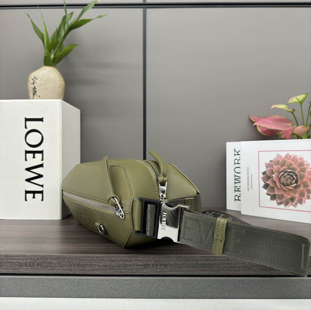 L0ew* Convertible sling in classic calfskin(HIGH-END GRADE)