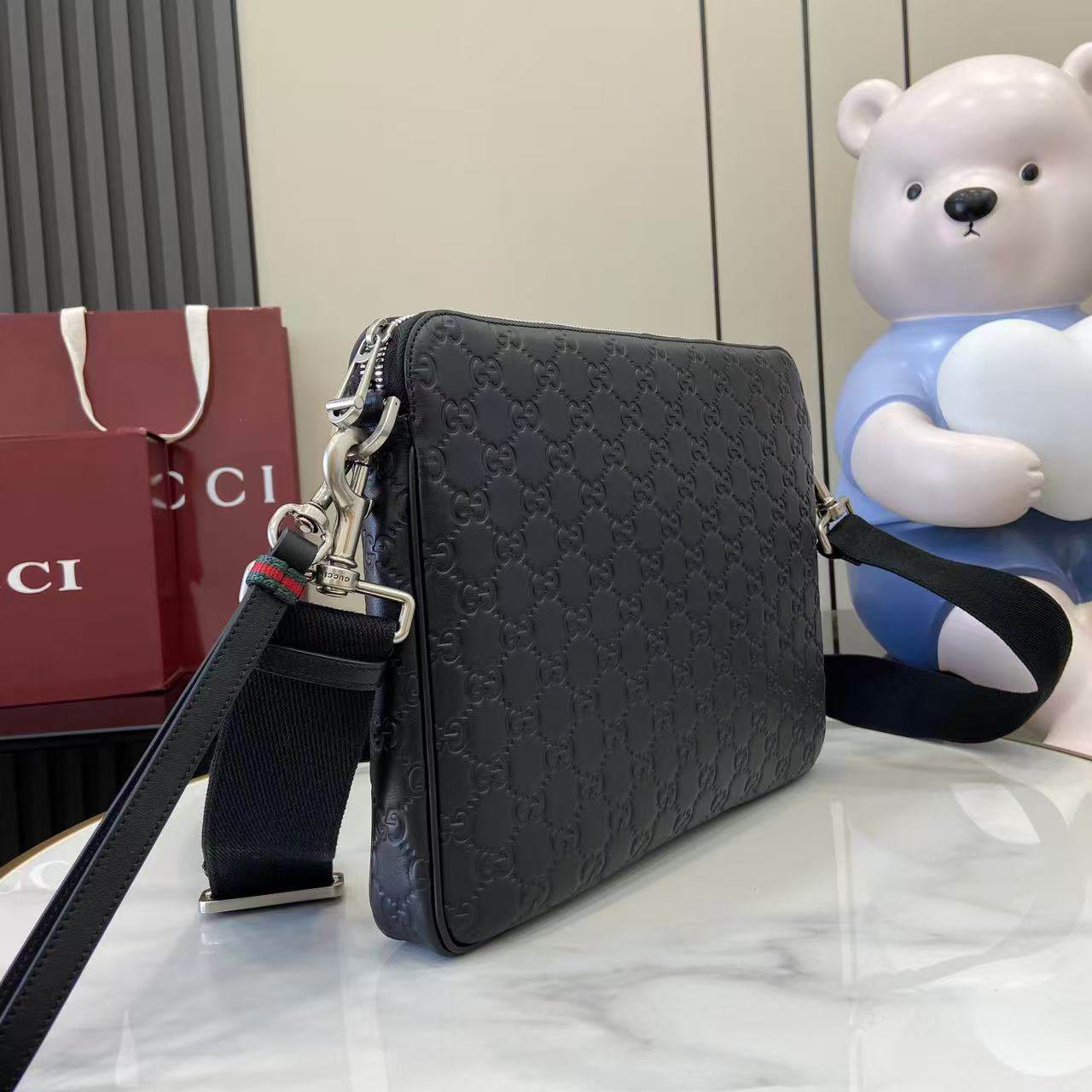 GG Emblem medium crossbody bag(HIGH-END GRADE)