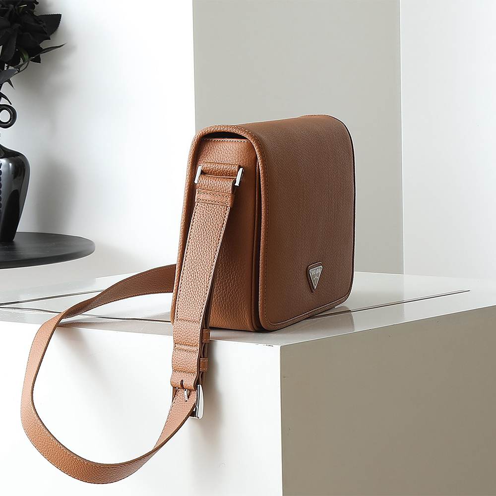 Pra*a Leather shoulder bag(HIGH-END GRADE)