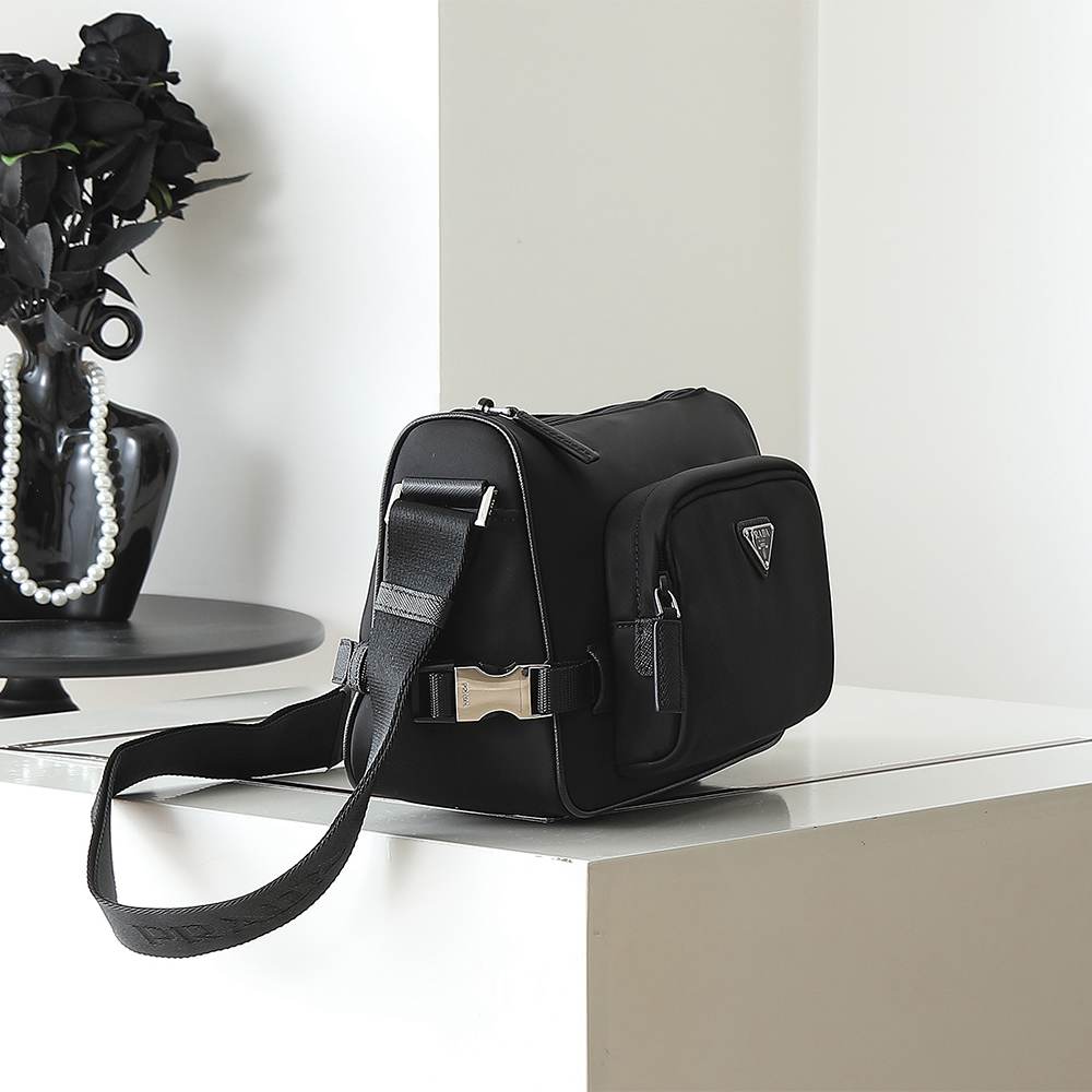 Pra*a Medium Re-Nylon and Saffiano leather shoulder bag(HIGH-END GRADE)